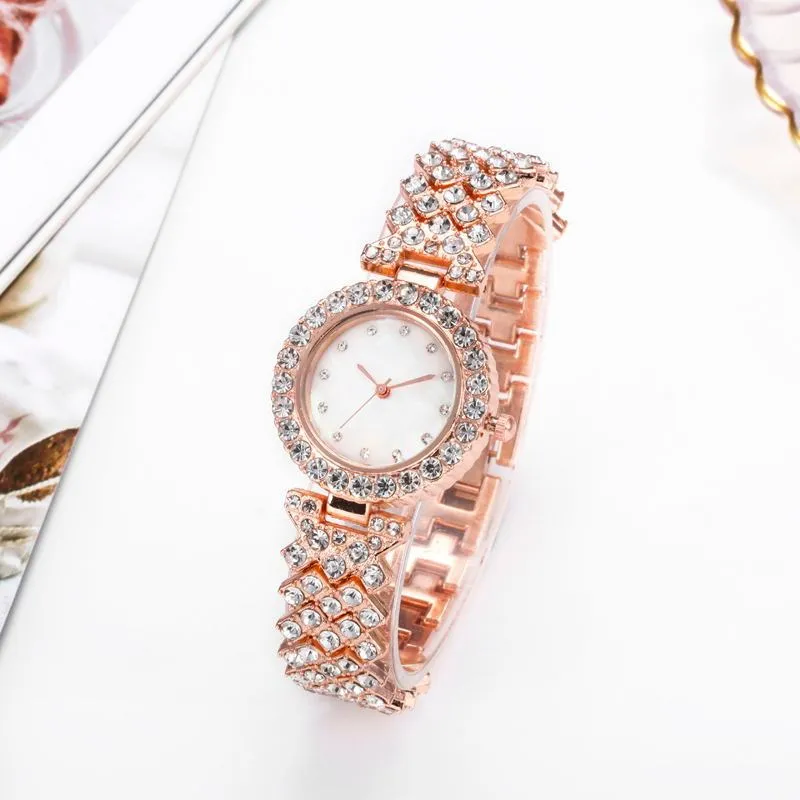 Chic Simple Women's Quartz Watch with Diamond Accents - Elegant Alloy Timepiece